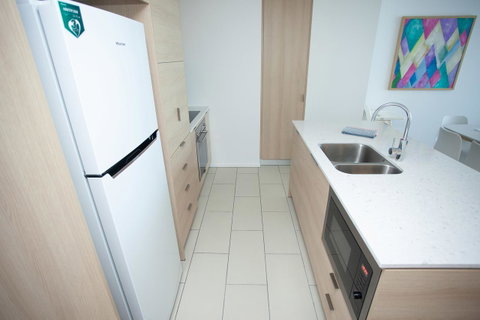 High Floor Ocean View Suites Broadbeach - South Australia Travel 10