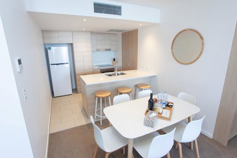High Floor Ocean View Suites Broadbeach - South Australia Travel 9