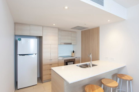High Floor Ocean View Suites Broadbeach - South Australia Travel 24