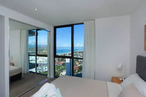 High Floor Ocean View Suites Broadbeach - South Australia Travel 12