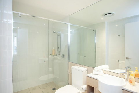 High Floor Ocean View Suites Broadbeach - South Australia Travel 5