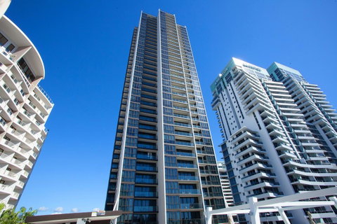 High Floor Ocean View Suites Broadbeach - South Australia Travel 0