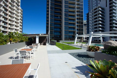 High Floor Ocean View Suites Broadbeach - South Australia Travel 33