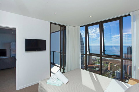 High Floor Ocean View Suites Broadbeach - South Australia Travel 11