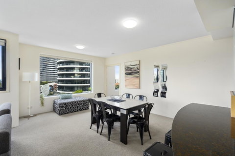 Broadbeach On The Park, 3 Bed Ocean - We Accommodate - South Australia Travel 4