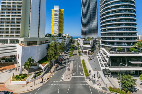 Broadbeach On The Park, 3 Bed Ocean - We Accommodate - South Australia Travel 11
