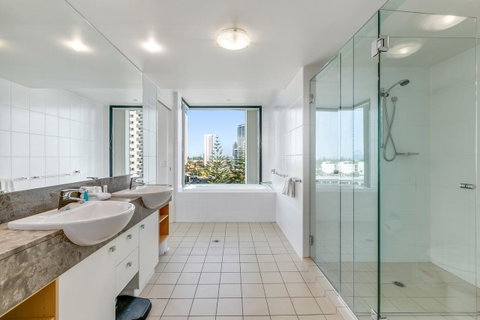 Broadbeach On The Park, 3 Bed Ocean - We Accommodate - South Australia Travel 15