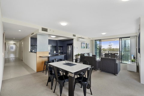 Broadbeach On The Park, 3 Bed Ocean - We Accommodate - South Australia Travel 1