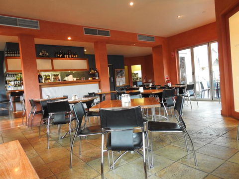 Waves Luxury Suites - South Australia Travel 0