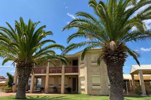 Whispering Palms - South Australia Travel 0