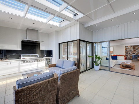 Whispering Sands', 10 Sandy Point Road - Luxury Waterfront Home With Aircon, WIFI & Foxtel - South Australia Travel 0