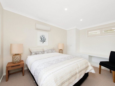 Whispering Sands', 10 Sandy Point Road - Luxury Waterfront Home With Aircon, WIFI & Foxtel - South Australia Travel 3