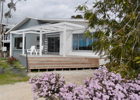 WHITE SHELLS HOLIDAY RENTAL - South Australia Travel 0