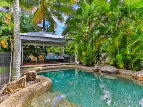 Whitehouse - Palm Cove - South Australia Travel 0