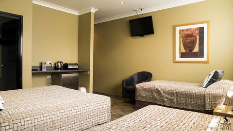 Windsor Castle Hotel - South Australia Travel 1