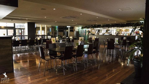 Windsor Castle Hotel - South Australia Travel 0
