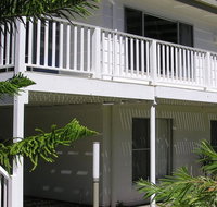 Wonky Pine Beach House NARRWALLEE- 4 bedroom - South Australia Travel
