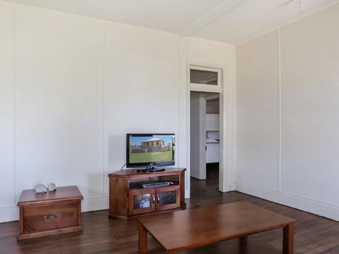 Yamba Pilot Cottage 1 - Pets Welcome - Close To Beach - South Australia Travel 1