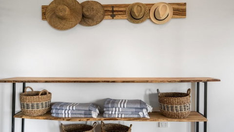 Your Luxury Escape - Byron Sunset Breeze - South Australia Travel 3