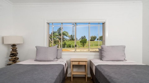 Your Luxury Escape - Byron Sunset Breeze - South Australia Travel 2