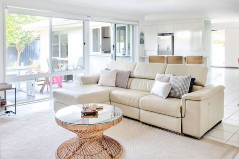 Relax At Bokarina Beach House Walk To Beach Relax By The Pool - South Australia Travel 0