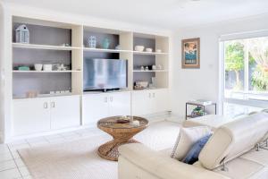 Relax At Bokarina Beach House Walk To Beach Relax By The Pool - South Australia Travel 6