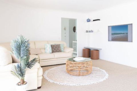 Relax At Bokarina Beach House Walk To Beach Relax By The Pool - South Australia Travel 1