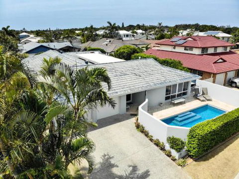 Relax At Bokarina Beach House Walk To Beach Relax By The Pool - South Australia Travel 2