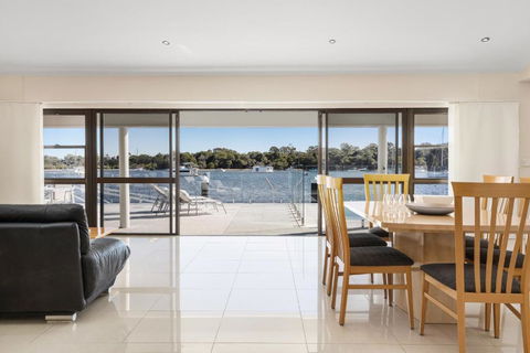 Affordable Riverfront, Pool, Private Pontoon - South Australia Travel 4
