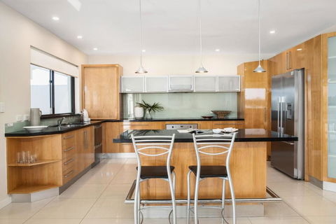 Affordable Riverfront, Pool, Private Pontoon - South Australia Travel 3