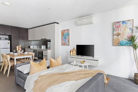 A Chic 2BR Apt Near Southern Cross, With Secure Parking - South Australia Travel 4