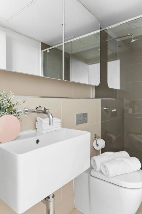 A Cozy 2BR Apt With Free WiFi In Prime Melbourne - South Australia Travel 3