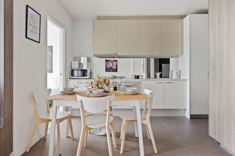 A Cozy 2BR Apt With Harbour Views FREE Parking - South Australia Travel 4