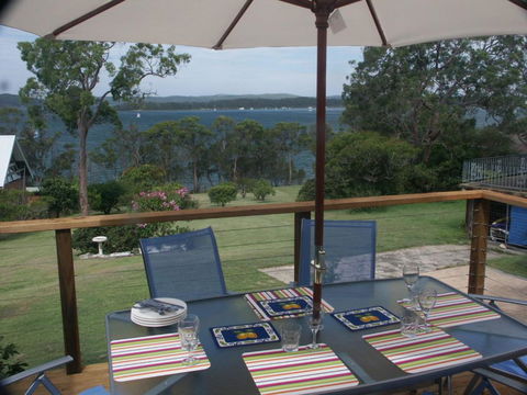 A LAKEHOUSE ESCAPE - A Waterfront Reserve On Shores Of Lake Macquarie - South Australia Travel 1