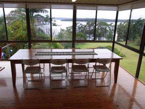 A LAKEHOUSE ESCAPE - A Waterfront Reserve On Shores Of Lake Macquarie - South Australia Travel 3