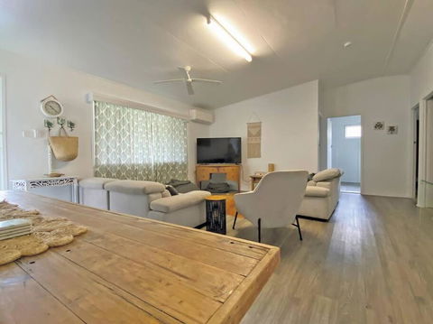 A LITTLE GREY SHACK - South Australia Travel 1