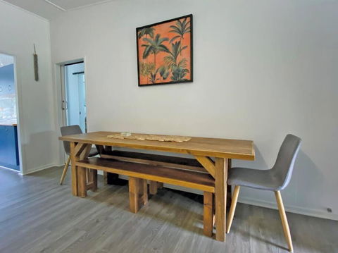 A LITTLE GREY SHACK - South Australia Travel 2