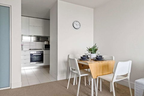 A Modern & Cozy 2BR Apartment With City Views - South Australia Travel 3