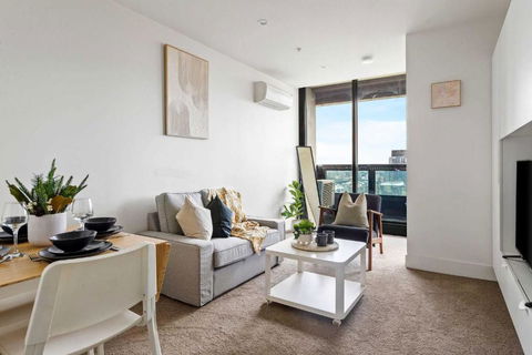 A Modern & Cozy 2BR Apartment With City Views - South Australia Travel 0
