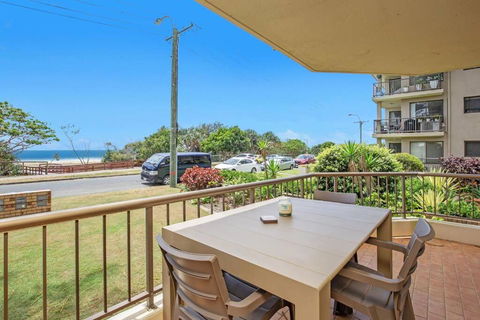 Absolute Beachfront Apartment! - South Australia Travel 0