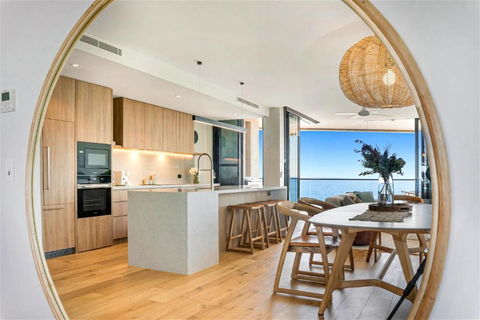 Absolute Beachfront Luxury Apartment - South Australia Travel 3