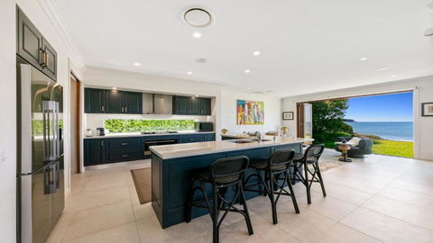 Absolute Beachfront On Stunning Pearl Beach - South Australia Travel 4