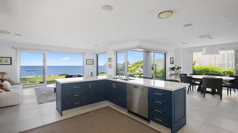 Absolute Beachfront On Stunning Pearl Beach - South Australia Travel 2