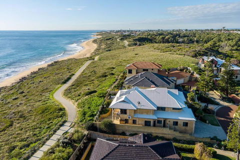 Absolute Oceanfront Escape - South Australia Travel 0