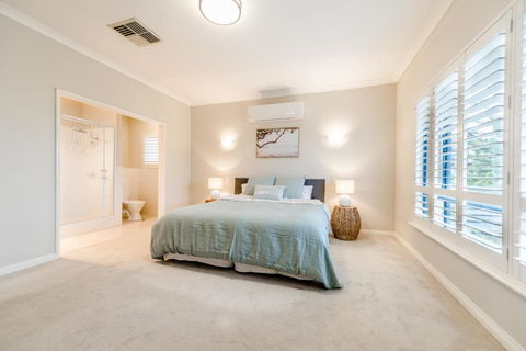 Absolute Oceanfront Escape - South Australia Travel 4