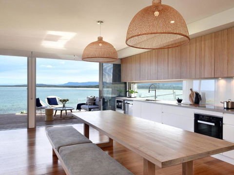 Absolute Waterfront - South Australia Travel 1