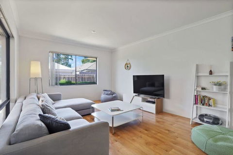 Across The Way, Golf And Beach Heaven - South Australia Travel 1