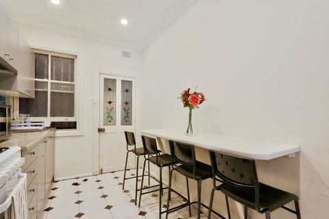 Affordable 3 Bedroom House Darlinghurst With 2 E-Bikes Included - South Australia Travel 3