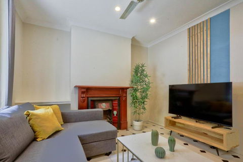 Affordable 3 Bedroom House Darlinghurst With 2 E-Bikes Included - South Australia Travel 0