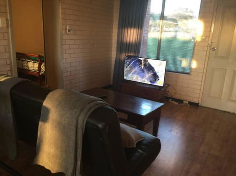 Affordable Apartment Close To City And Beaches - South Australia Travel 3